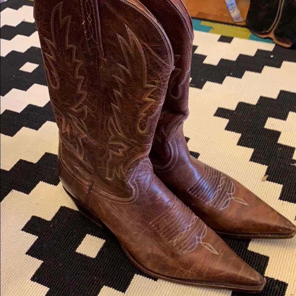 Classic Cowboy Boots in Brown Leather